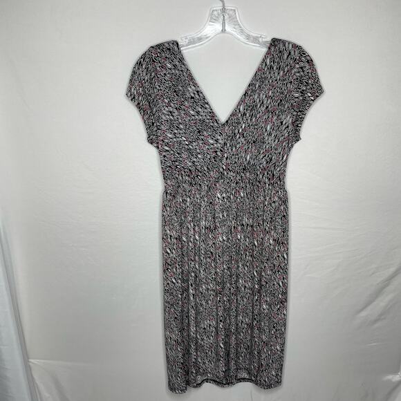 Madison Short Sleeve V-Neck Dress Size S - Picture 2 of 3